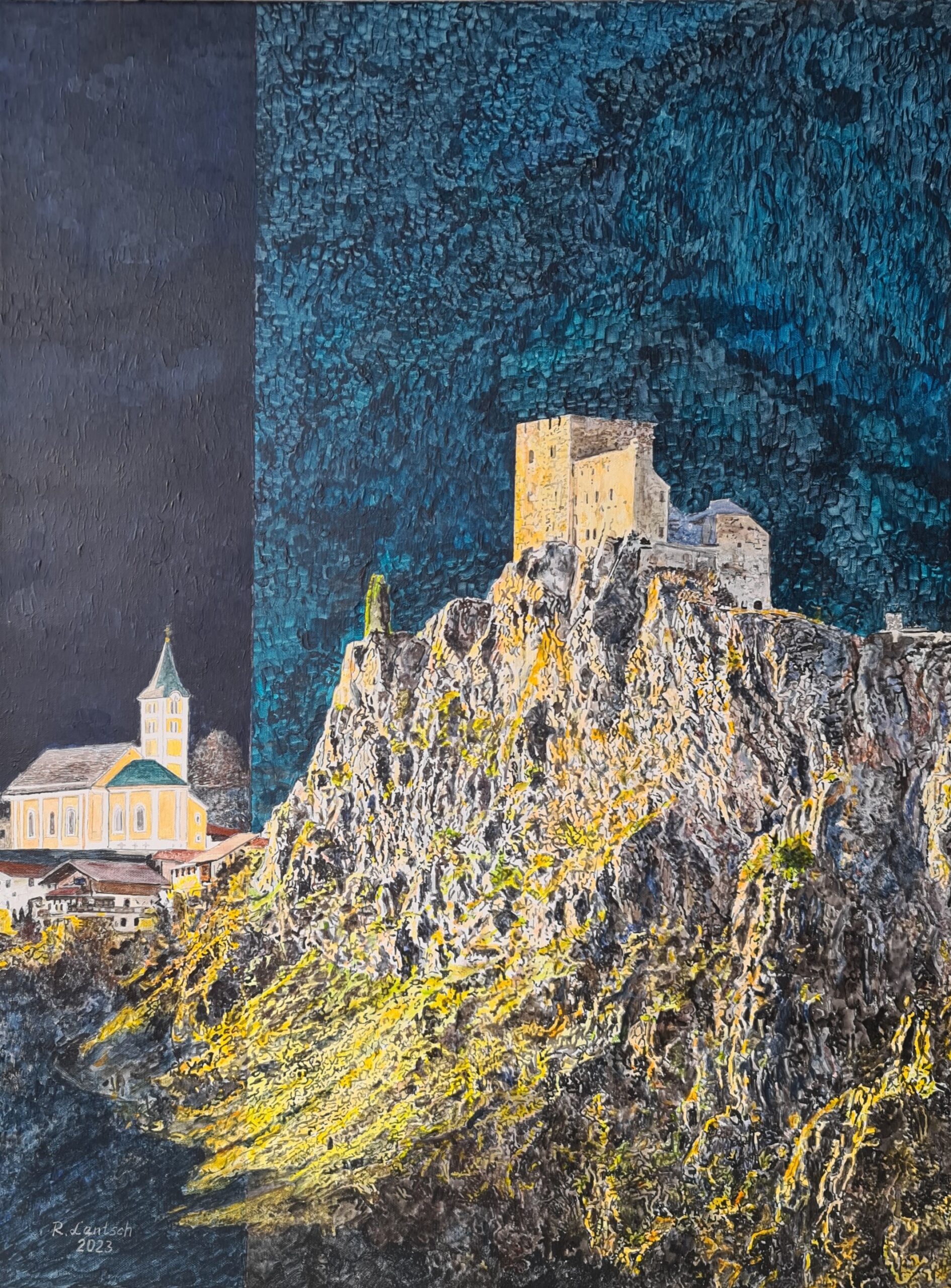 Der Rieder Künstler Reinhard Lentsch schuf 2023 dieses 60 x 80 cm große Acrylgemälde. Es zeigt die Burg Laudegg mit der Pfarrkirche Ladis aus der Talperspektive. Es ist eine der ältesten Burganlagen im Tiroler Oberland, die sehr gewagt auf einem Felsrücken über dem Tal bzw. knapp oberhalb von Ladis errichtet wurde. Mich fasziniert an diesem Ort das Wechselspiel zwischen der schroffen Natur und der jahrhundertealten menschlichen Baukunst. Die Burg wurde bereits 1239 erstmals urkundlich erwähnt und ihr Ursprung dürfte sogar ins 12. Jahrhundert zurückreichen. Über viele Generationen war sie der Verwaltungssitz und Gerichtsort des sogenannten „Oberen Gerichts“. Hier wurde nicht nur Recht gesprochen sondern auch politische Entscheidungen getroffen, bevor sich das Machtzentrum ab dem 16. Jahrhundert nach Ried im Oberinntal auf Schloss Sigmundsried verlagerte und die Burg allmählich dem Verfall preisgegeben wurde. Dass sie heute wieder bewohnt wird und als historisches Wahrzeichen erhalten blieb, ist dem Engagement der privaten Besitzer seit den 1960er-Jahren zu verdanken. In den Sommermonaten ist sie anlässlich von Führungen öffentlich zugänglich. Ein Besuch lohnt sich sehr! Nicht nur wegen des Streifzuges in vergangene Zeiten, sondern auch wegen des Ausblicks auf die umliegenden Gemeinden und die Bergwelt.